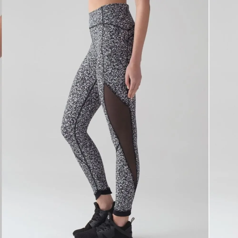 Lululemon Sole 7/8 Training Tight Alpine White Black